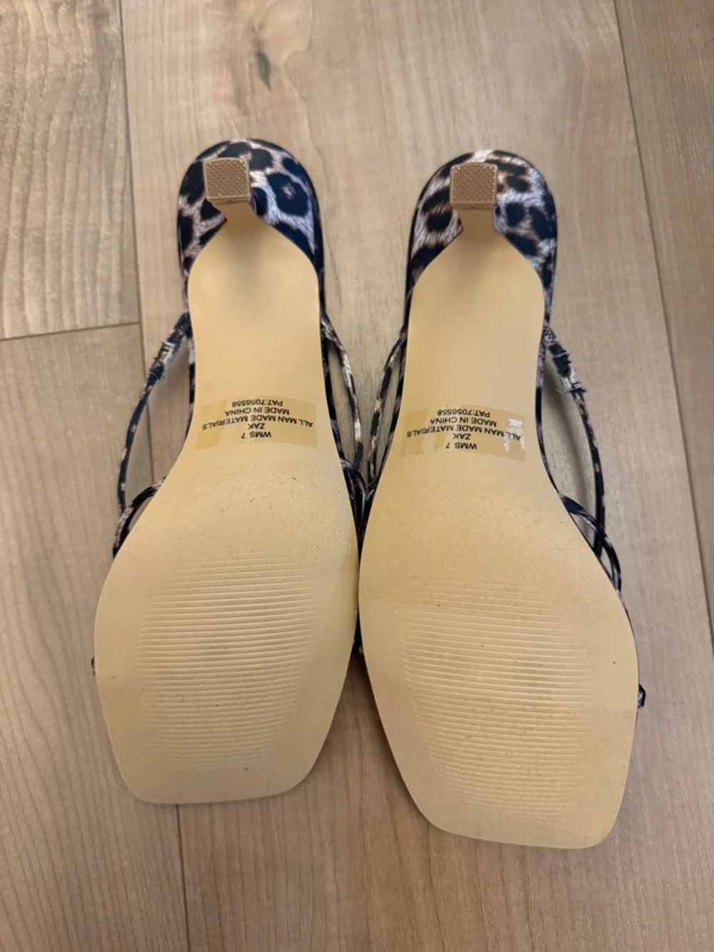 DV Dolce Vita ZINI Leopard Print Strappy Slide Heels NEW SIZE 7 - Picture 3 of 4